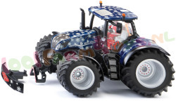 New Holland Christmas Tractor 2023 1/32